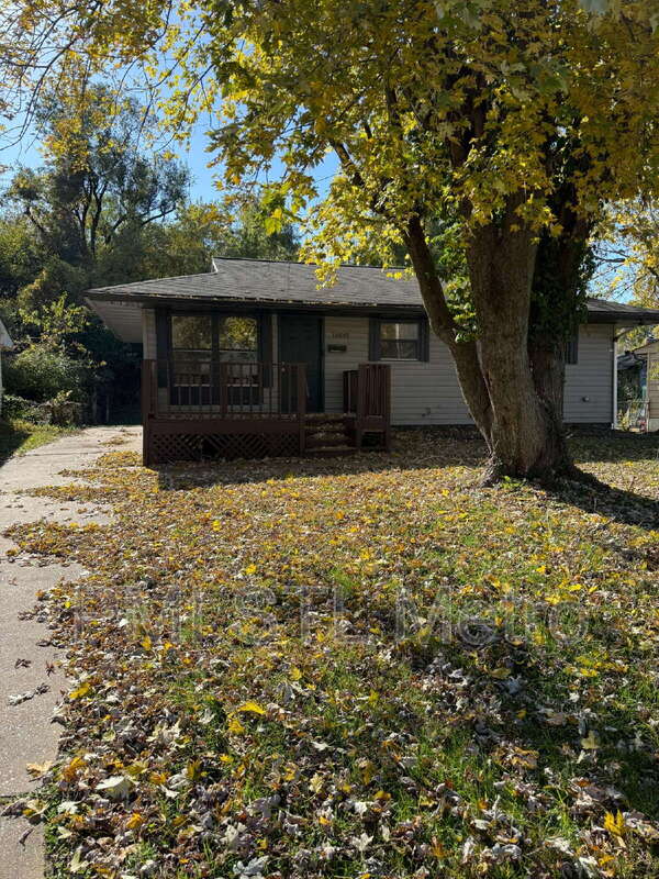 St. Louis House: 10816 Spring Garden Drive