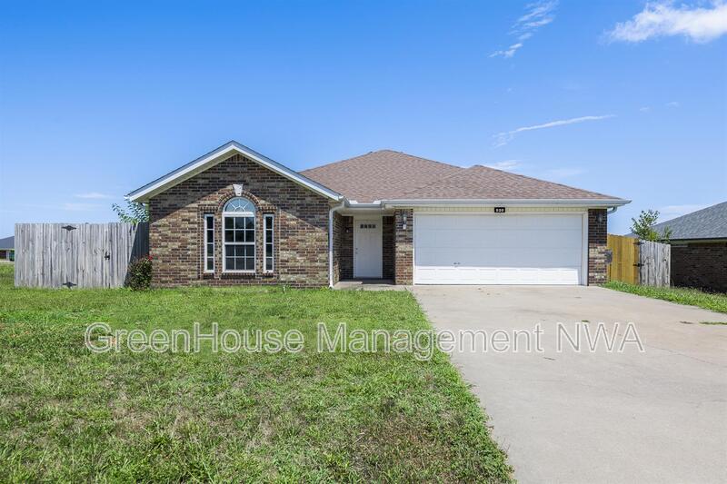 Centerton House: 520 Dewberry Lane
