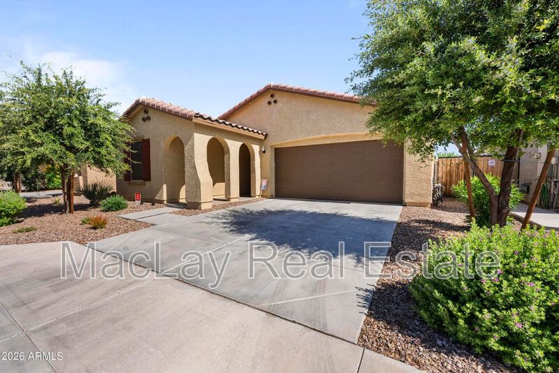 Giilbert House: 654 E Buckingham ave