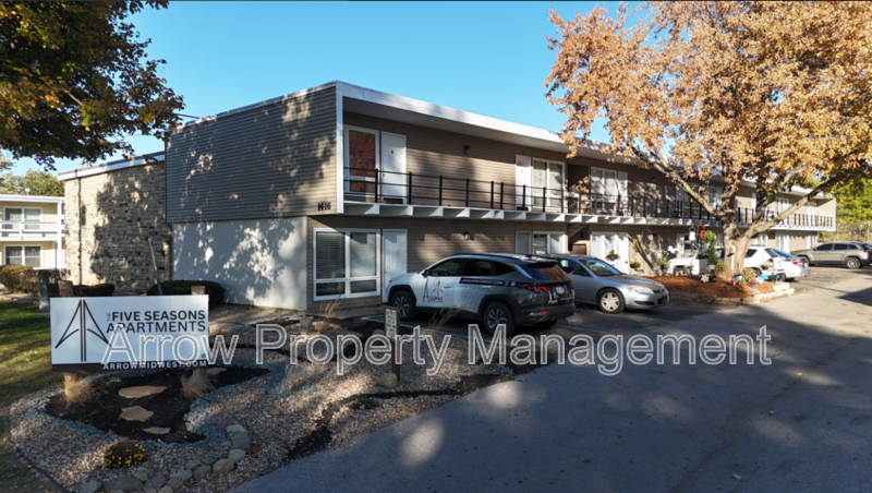 Cedar Rapids House: 1414 Oakland Rd NE-14