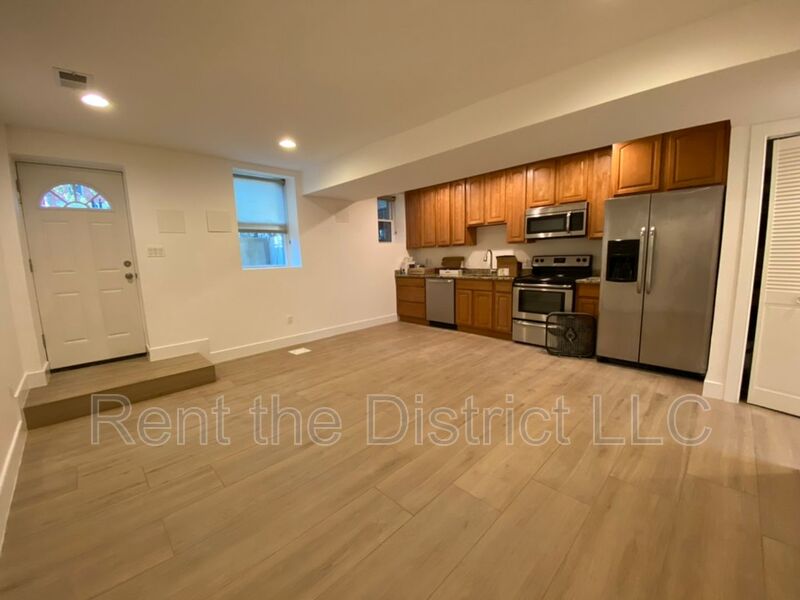 Washington Condo: 605B Kenyon St NW