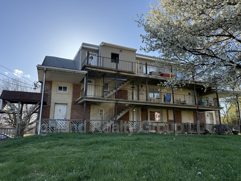 Columbia Condo: 1887a Habecker Road