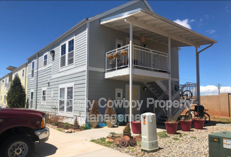 Laramie Condo: 415 Mitchell St F-1