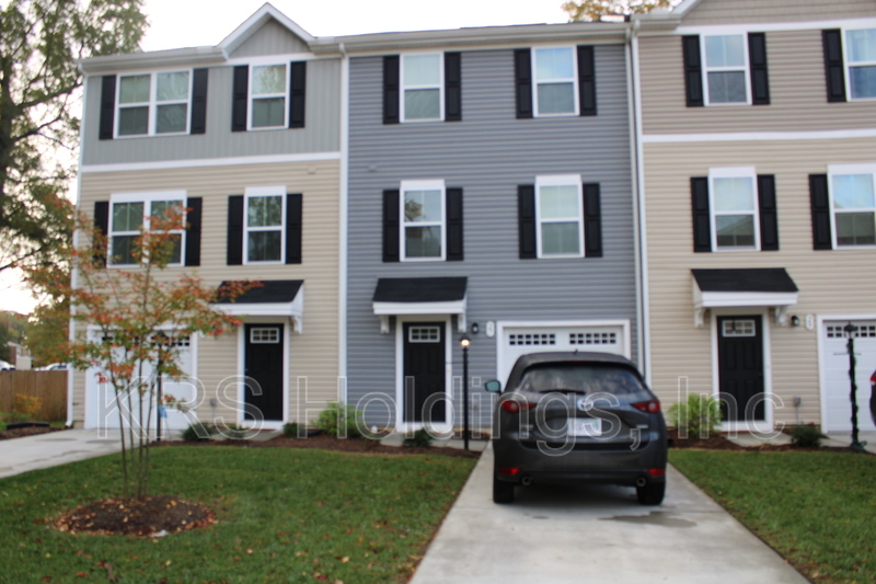 Hampton Townhome: 27 Manilla Circle