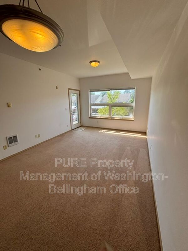 Bellingham House: 516 Darby Drive