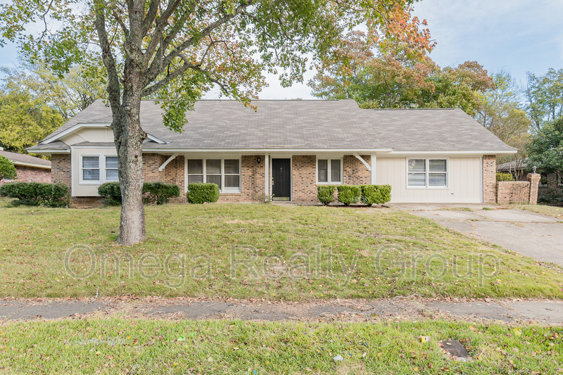 Montgomery House: 2061 Green Acres Dr