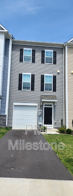 Martinsburg Townhome: 408 Slick Terrace