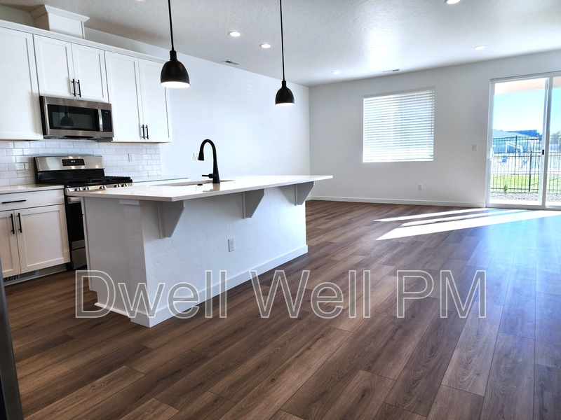 Star Condo: 350 North Lagrasse Lane