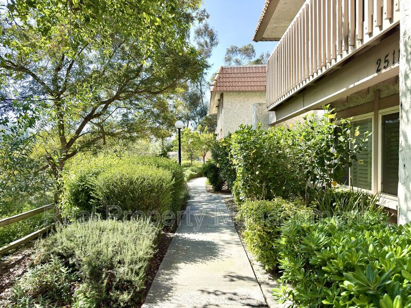 Carlsbad Townhome: 2511 Via Sorbete