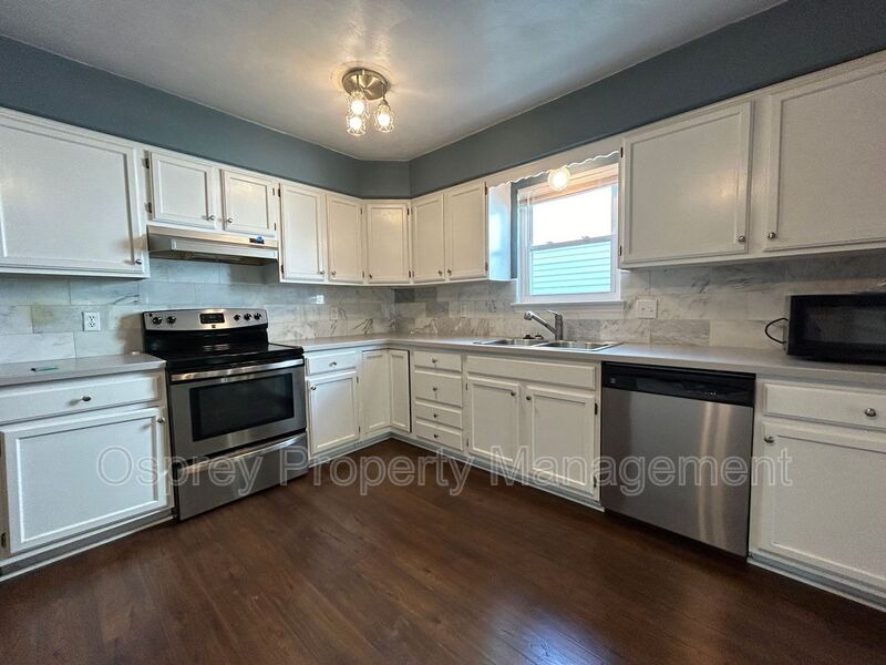 3-Bedroom Home in Virginia Beach’s Ocean Lakes Community! - Photo 3