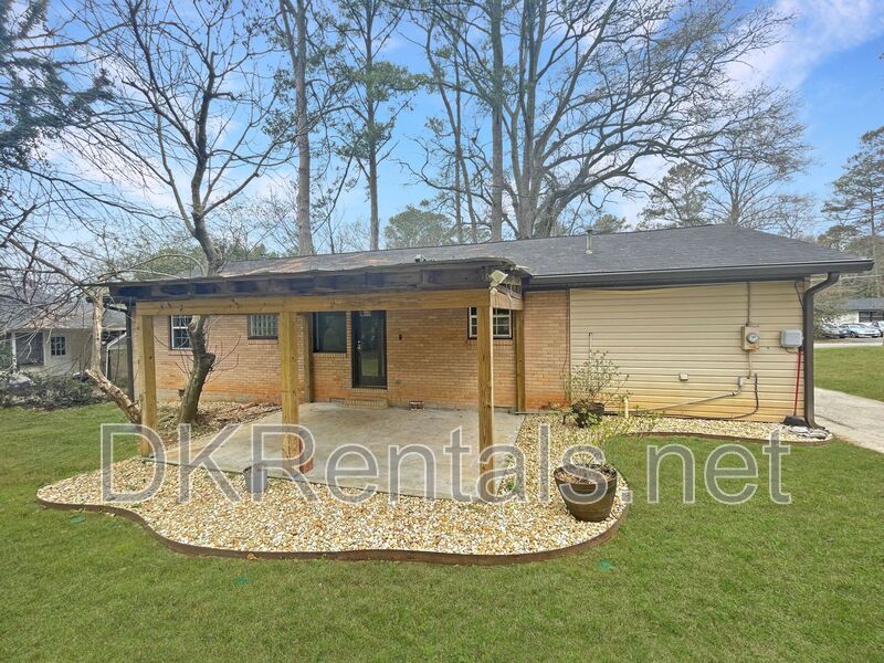 Marietta House: 481 Virginia Place SE