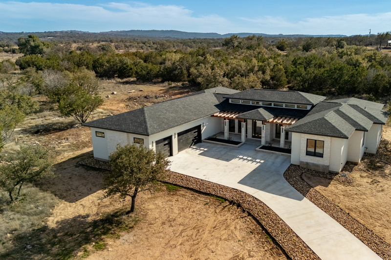Round Mountain House: 6425 Ranch Road 962 West