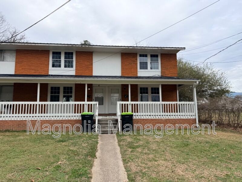 Henderson Condo: 226 Oak St