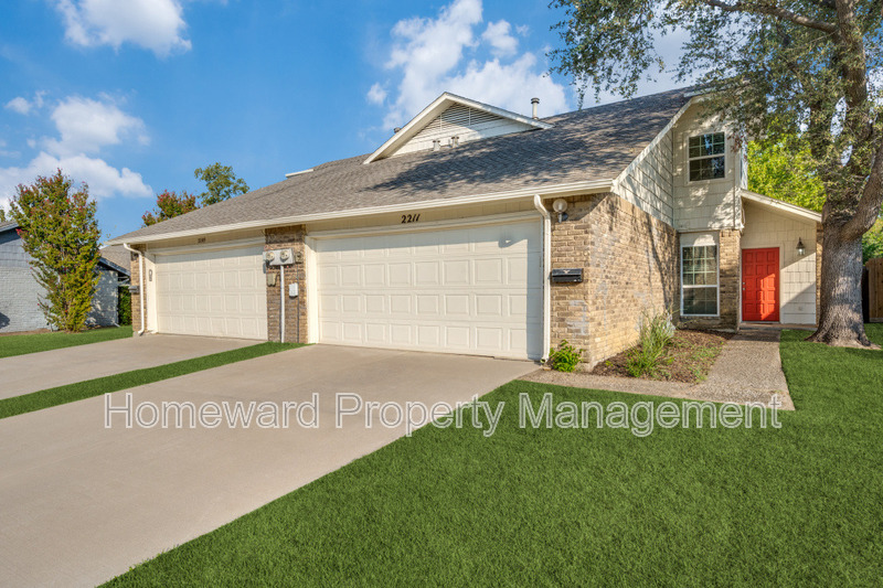 Carrollton House: 2211 Heritage Circle