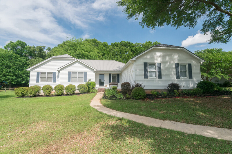 Winterville House: 185 Weatherly Woods Dr