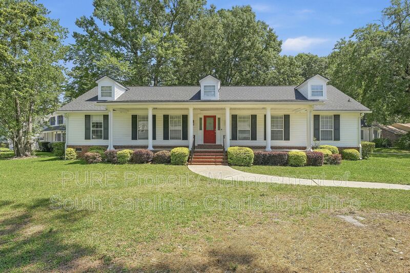 Summerville House: 101 Proprietors Ln