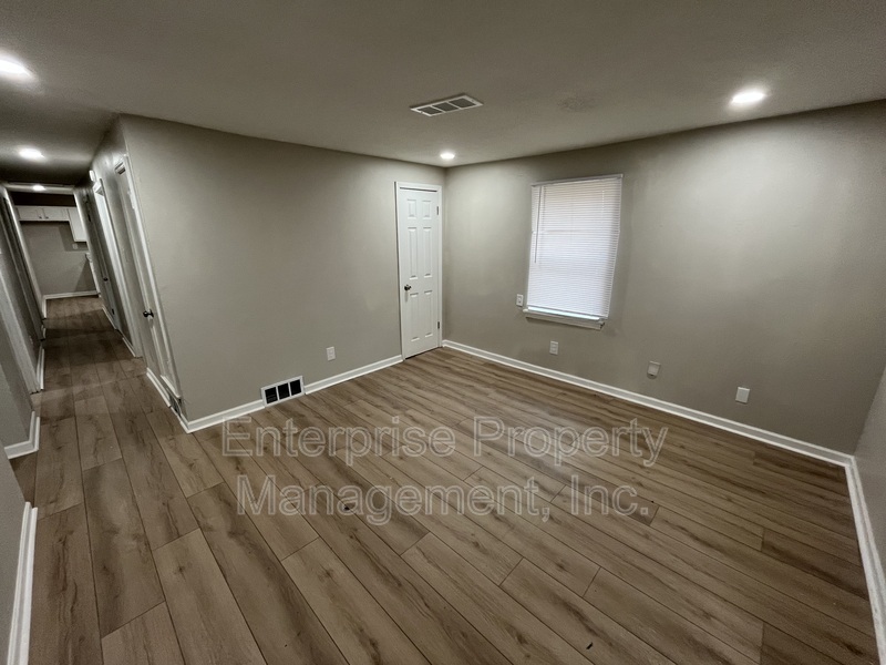 Photo 4 of 865 Haynes St