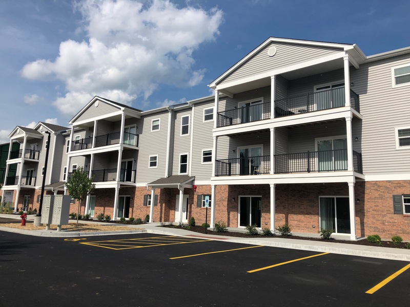 East Dundee Condo: 811 E Main St