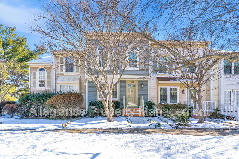 Alexandria House: 6630 Medinah Ln
