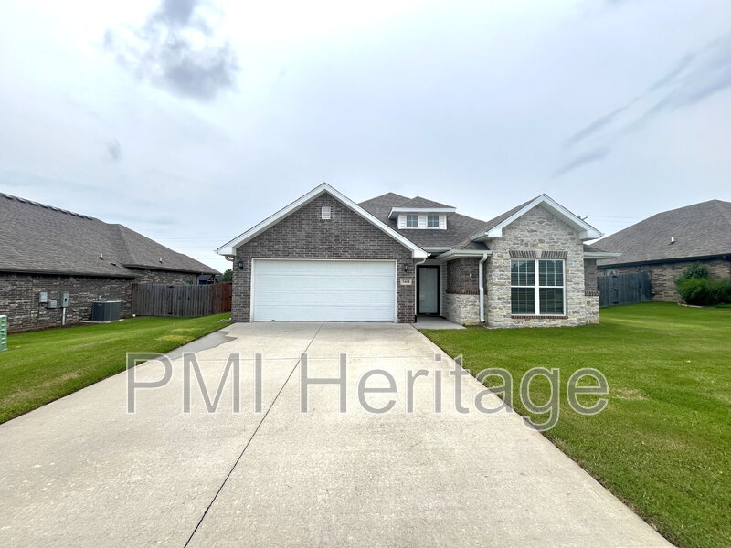 Bentonville House: 3661 Ambrosia Lane