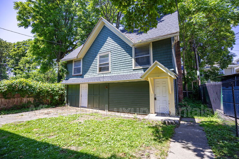 Rochester Condo: 3 Sumner Park