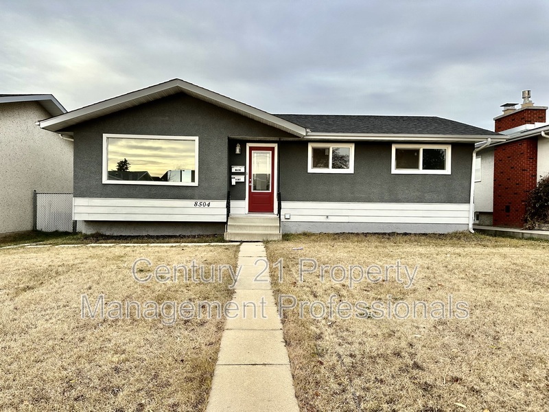 Edmonton House: 8504 152A Avenue NW