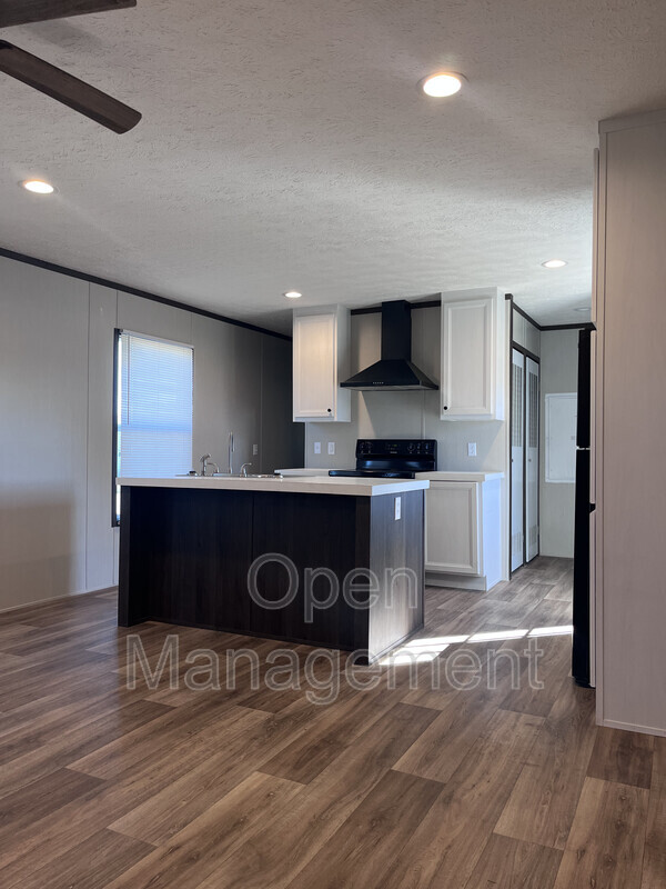 San Angelo House: 3305 Diamond Dr