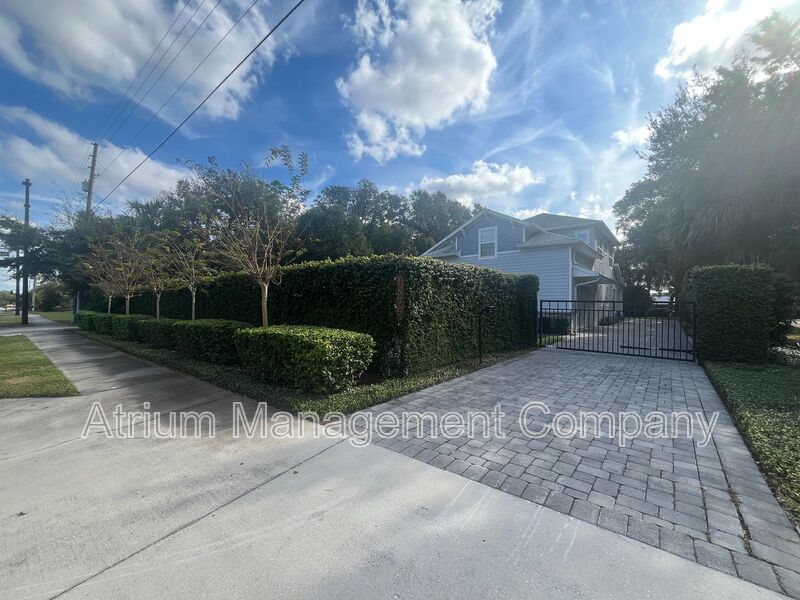 Lake Mary House: 1695 W Lake Mary Blvd