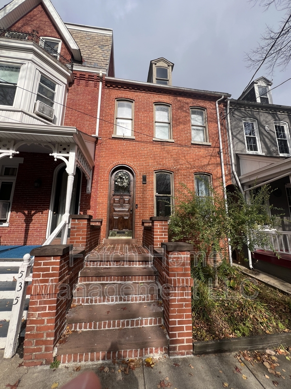 Lancaster House: 533 West Walnut Street