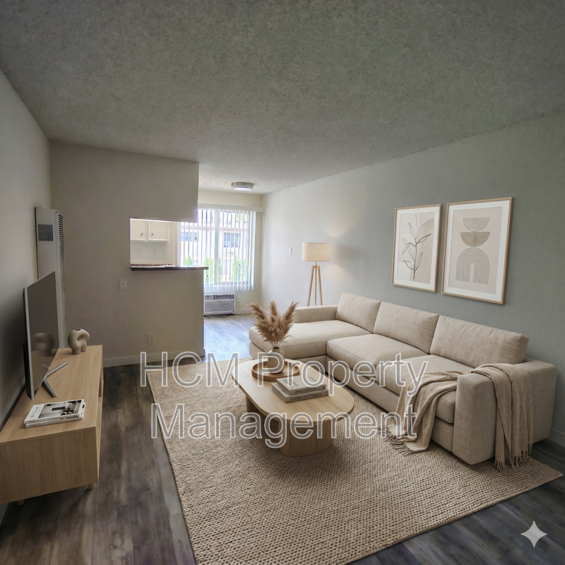 Hollywood House: 11434 Calvert St