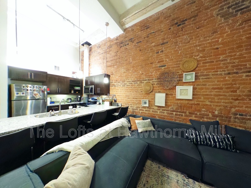 Charlotte Apartment: 1101 Hawthorne Ln