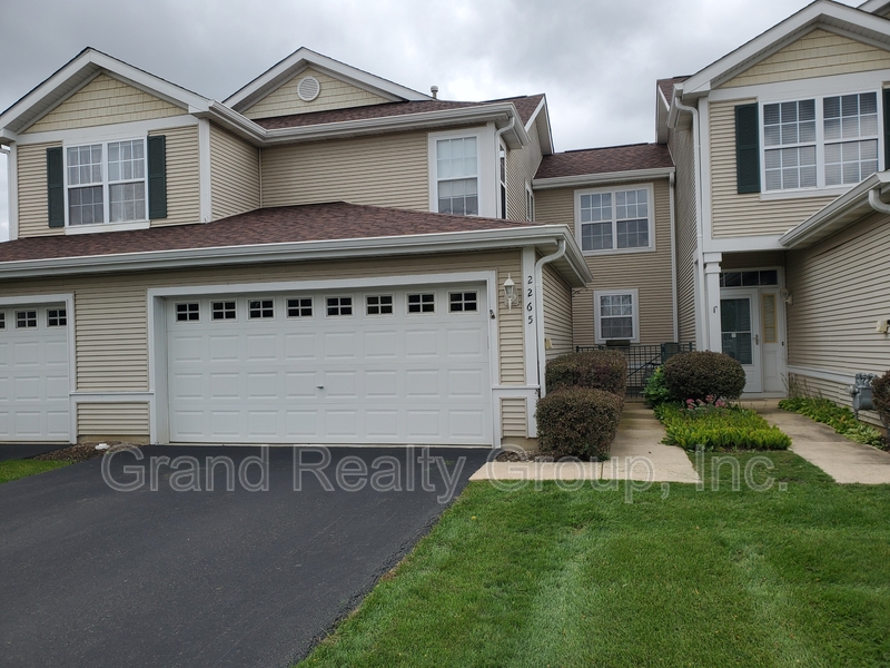 Round Lake House: 2265 West Bentley Lane