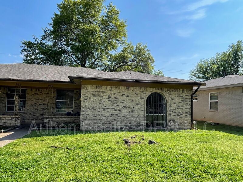Irving House: 930 Lindy Court