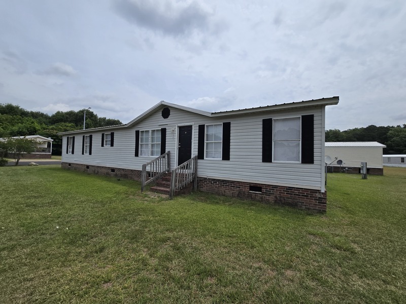 Fayetteville House: 401 Starlit Drive