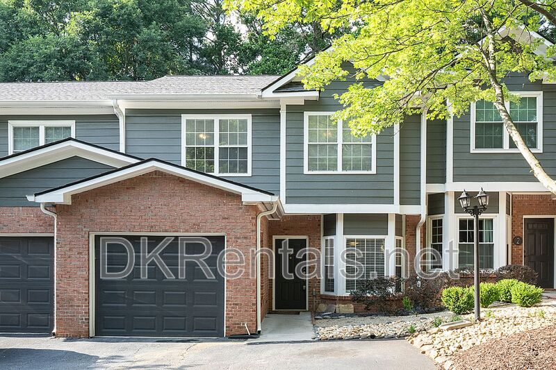 Atlanta House: 2680 Pinetree Rd