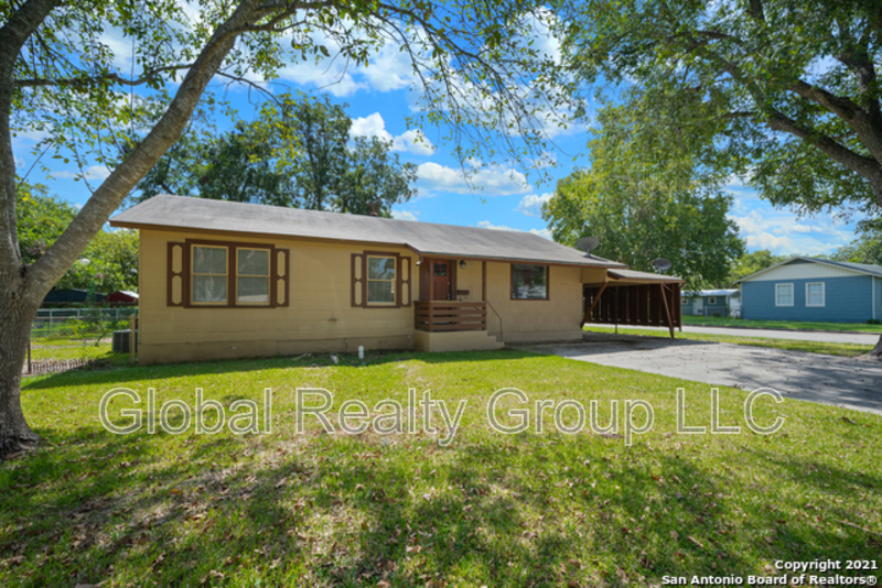 Schertz House: 400 Mitchell Ave