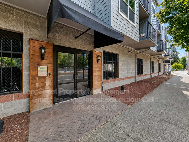 Portland House: 20 SE 172nd Ave