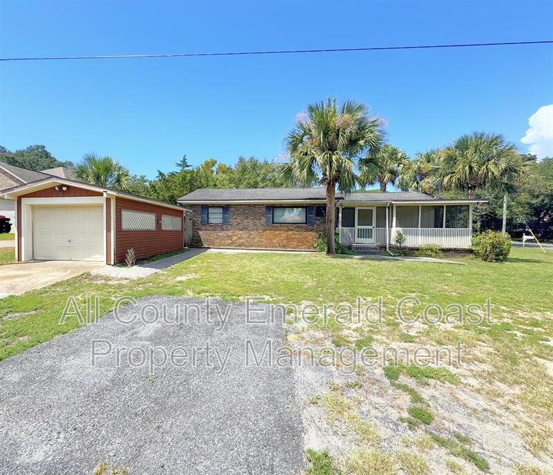 Destin House: 733 Beach Dr