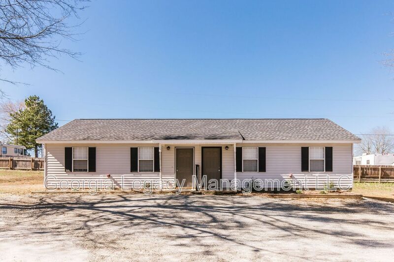 Commerce House: 1851 Faulkner Dr