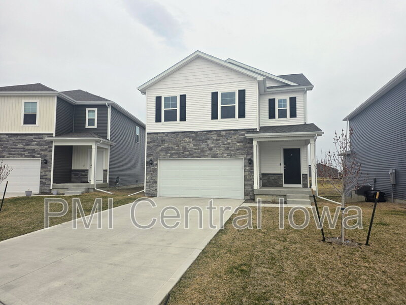 Waukee House: 655 NW Williamsburg Ln