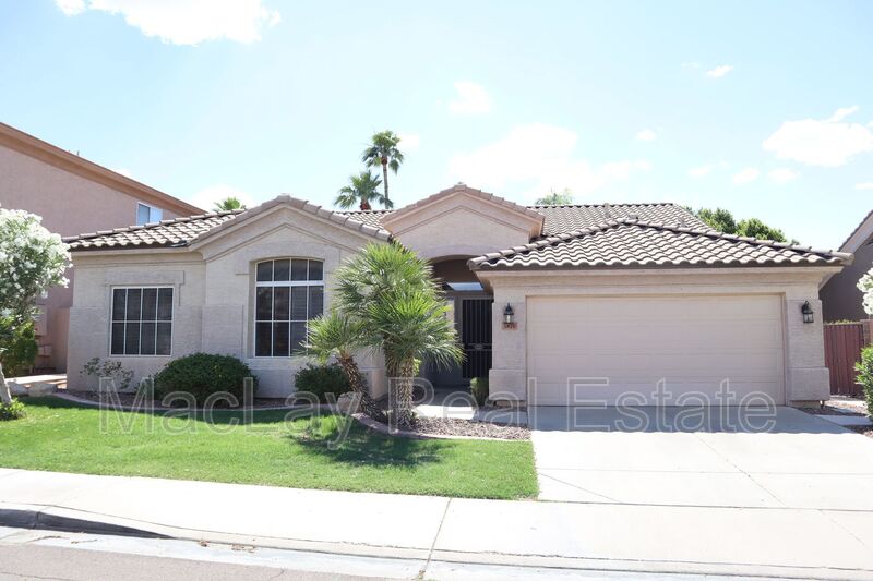 Chandler House: 3820 S Barberry pl