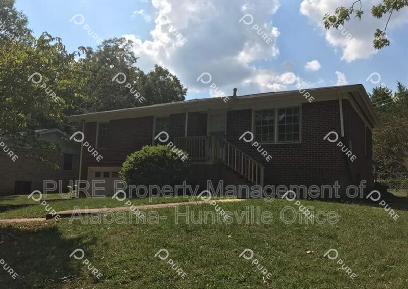 Huntsville House: 3206 Bayless Drive SW
