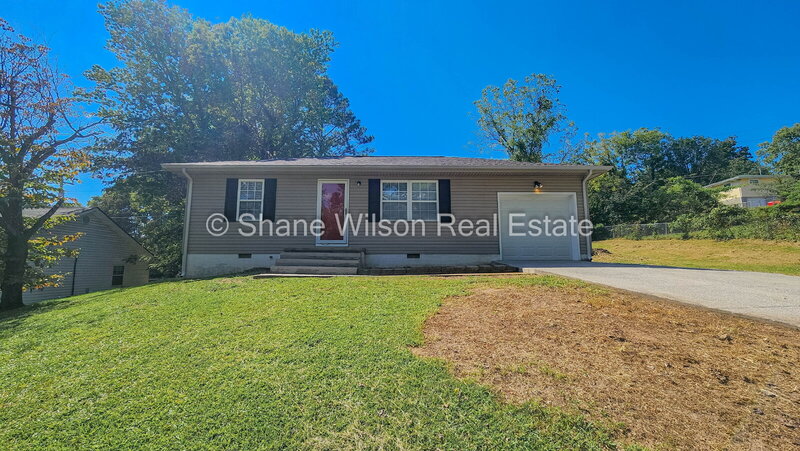 Rossville House: 1005 Mountain View Drive