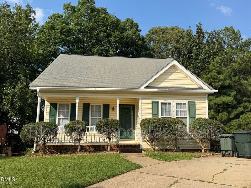 Holly Springs House: 116 Cliffdale Road