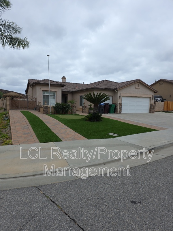 Menifee House: 27831 Blackhawk Rd