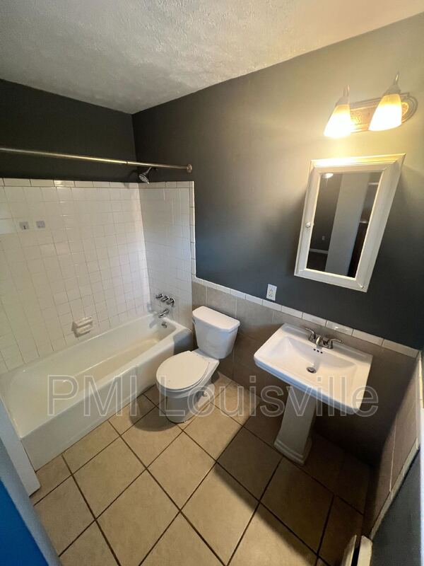 Louisville Condo: 4501 S 6th St