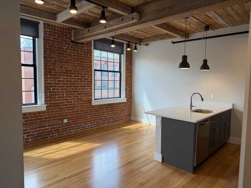 Jefferson Condo: 1665 Main St Unit C204