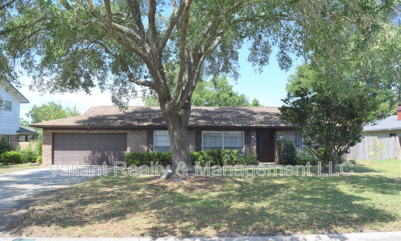Orange Park House: 166 Vanderford Road West