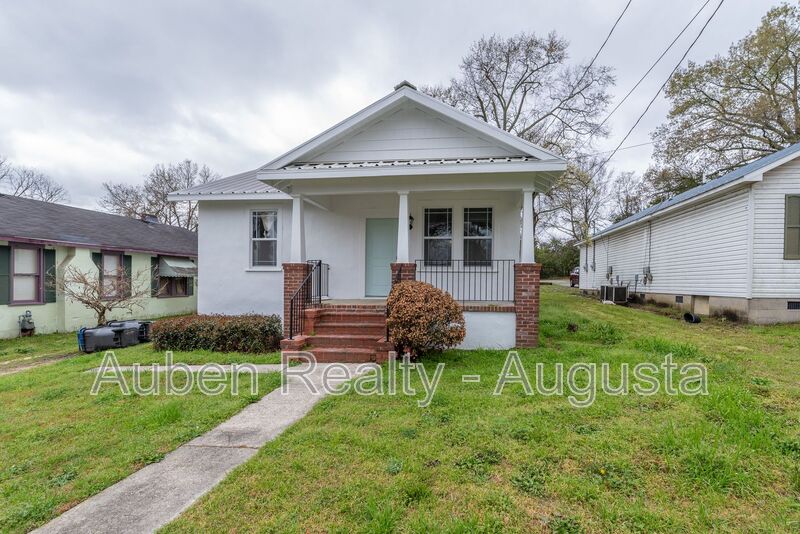 Augusta House: 2108 Ellis Street