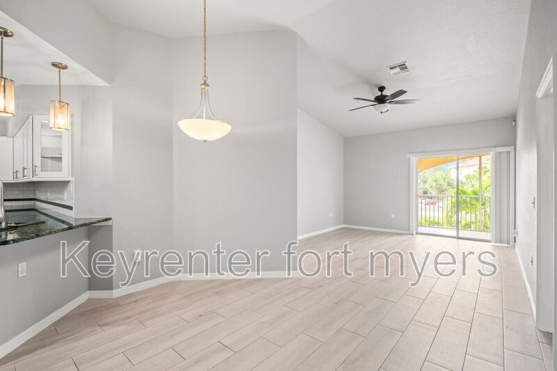 Fort Myers House: 12505 Mcgregor Blvd